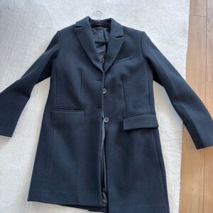 Peacoat- Calvin Klein never worn

Black thick material